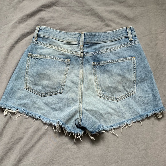 High waisted jean shorts. Light to medium wash. From Zara. Size 6. - Picture 2 of 2